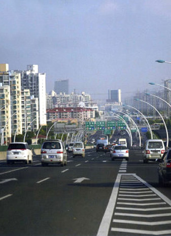 上海中环线路灯高防腐喷涂处理